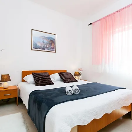 Mara Pensionat Vela Luka