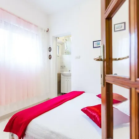 Guest house Mara Vela Luka