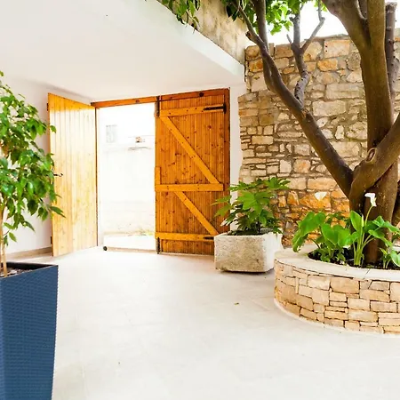 Mara Guest house 3*