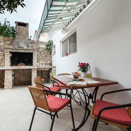 Guest house Mara