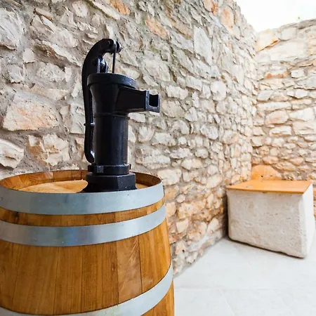 Mara Gostinjska kuća Vela Luka