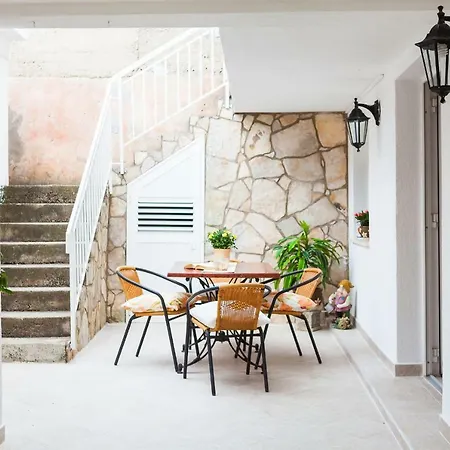 Mara Guest house