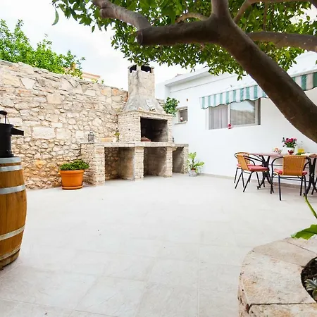 Guest house Mara