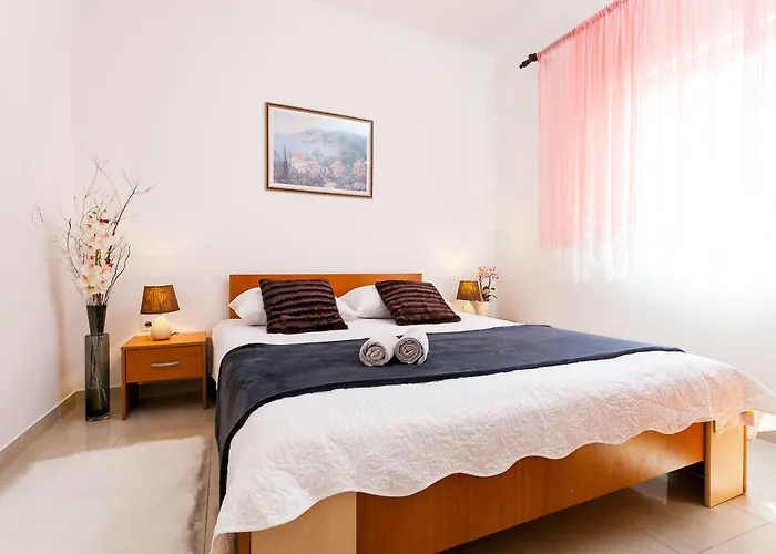 Guest house Mara Vela Luka